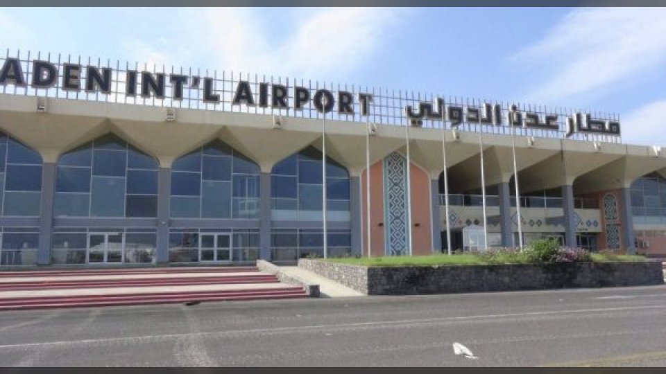 الحكومة تدعو شركات الطيران الخاصة لتشغيل رحلات إلى عدن والمحافظات المحررة