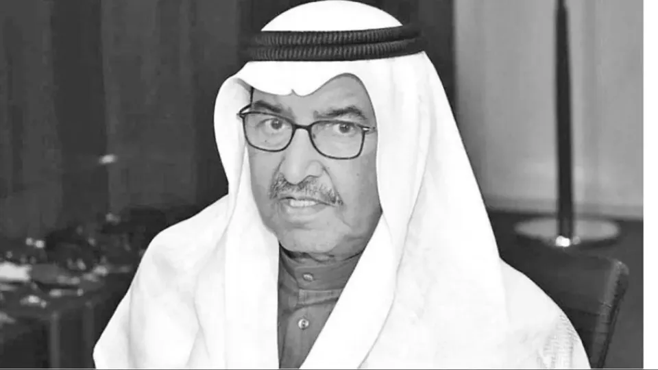 رحيل الكاتب الكويتي عبد العزيز السريع.. وفاة درامية بعد أيام من سحب جنسيته