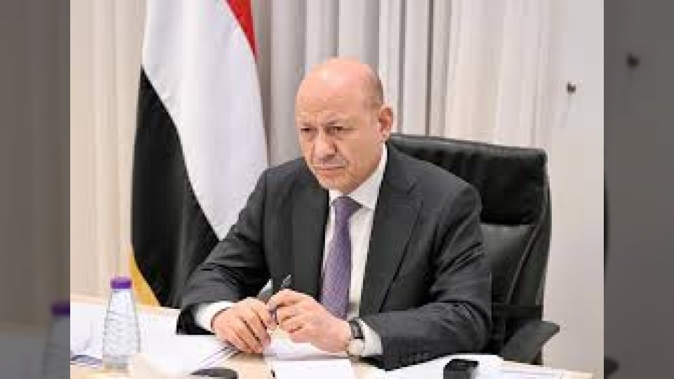 تعيينات عسكرية رفيعة في اليمن.. والعليمي يتسلم قائمة التشكيل الحكومي الجديد