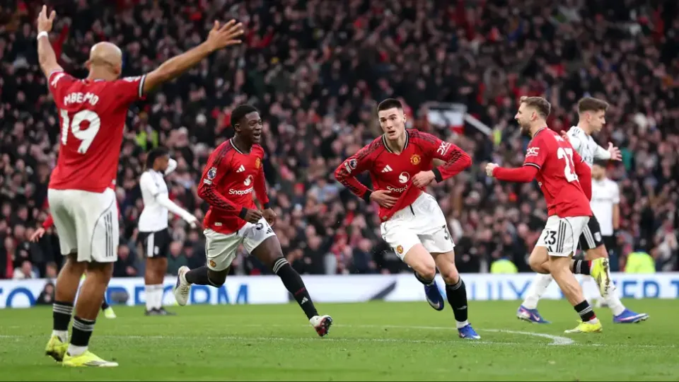 مانشستر يونايتد يقتحم المربع الذهبي.. فوز قاتل على فولهام يمنح كاريك العلامة الكاملة