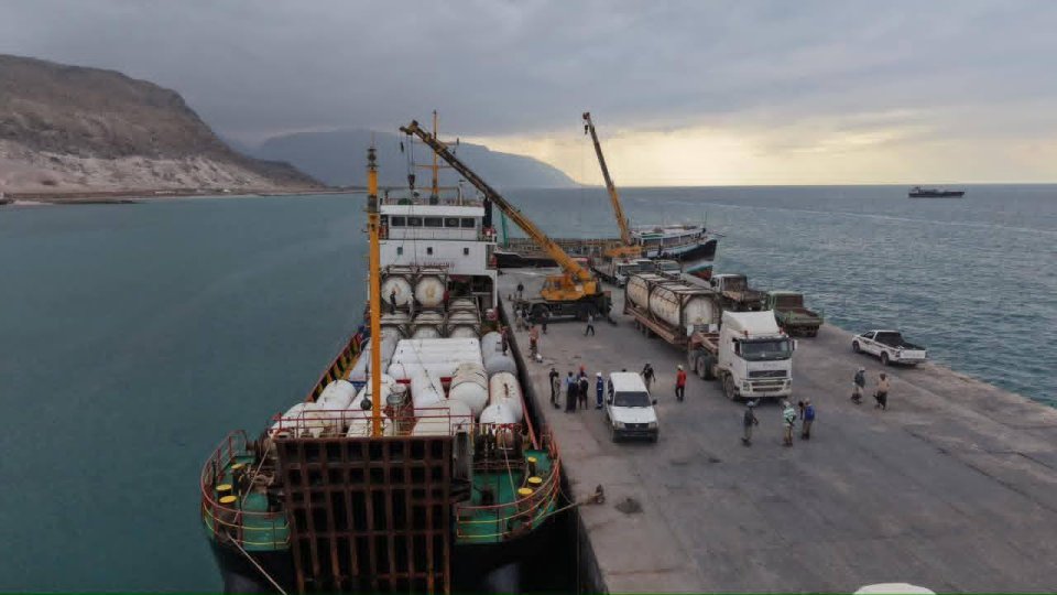 سوق الوقود في سقطرى.. هبوط مفاجئ في الأسعار بعد أزمة خانقة