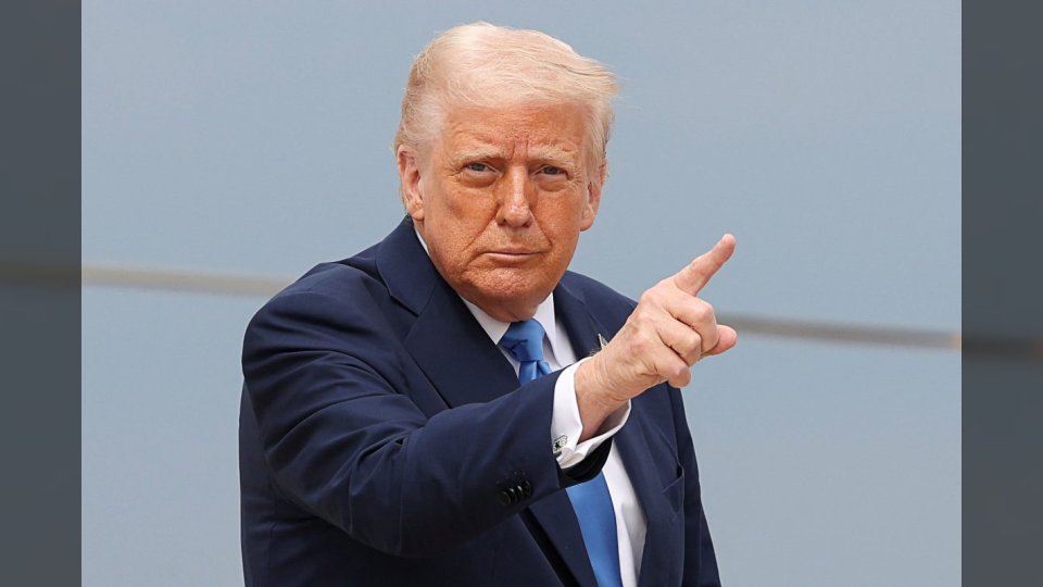 ترامب يعلن تدمير مقر القيادة البحرية الإيرانية وإغراق 9 سفن حربية