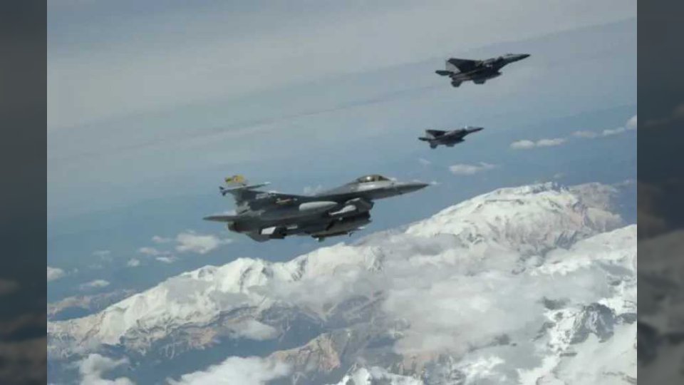 تحليق مكثف لطيران استطلاع فوق صنعاء والحديدة واستنفار حوثي للتواري عن الأنظار