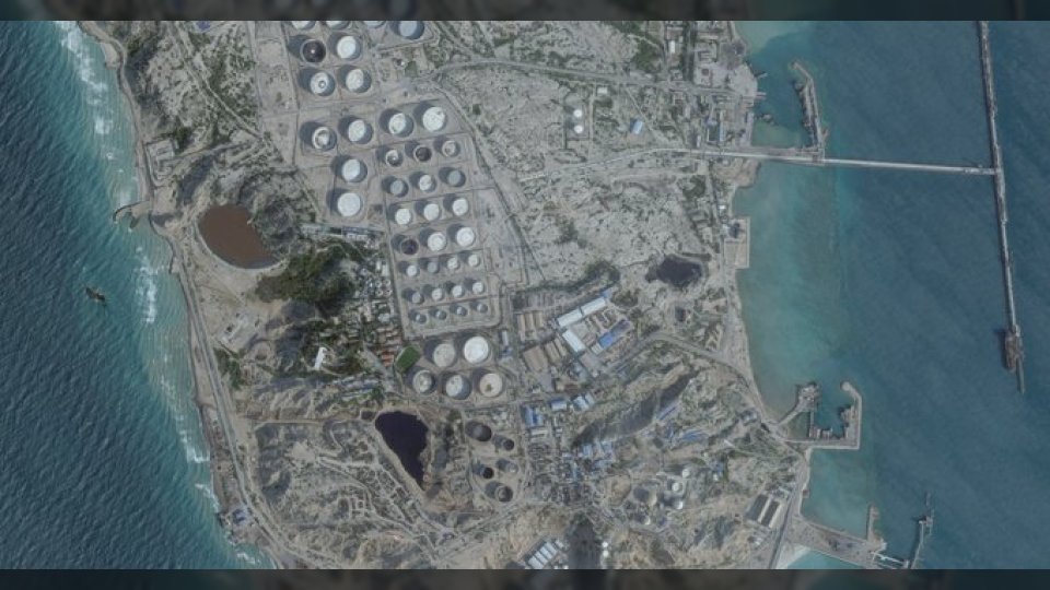 ترامب يعلن تدمير أهداف عسكرية في جزيرة خرج الإيرانية بغارة جوية