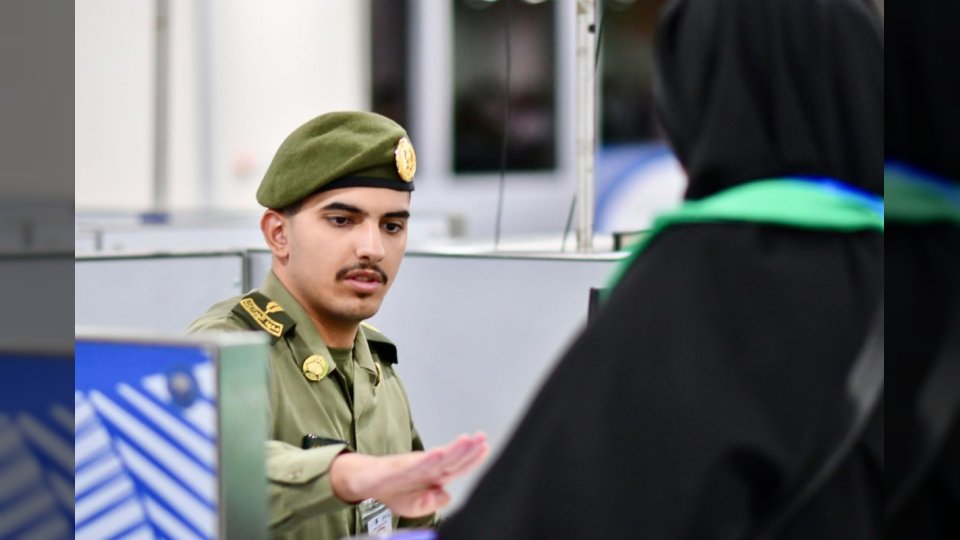 ماذا يحدث إذا لم تغادر السعودية قبل انتهاء صلاحية التأشيرة؟ هل هناك غرامات جديدة على الإقامة؟