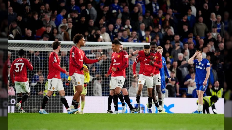 مانشستر يونايتد يضرب تشيلسي ويقترب من دوري الأبطال