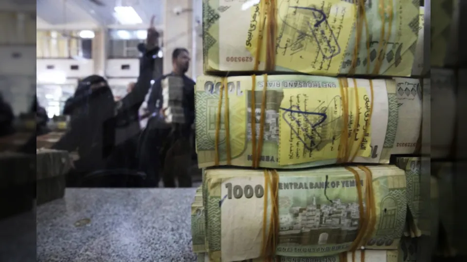 صدمة في صنعاء بعد تراجع الحوثيين عن صرف نصف الراتب الموعود للموظفين