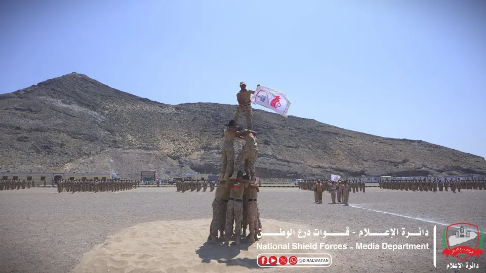 قوات درع الوطن تستعرض وحداتها القتالية في عدن وتخرج دفعات جديدة