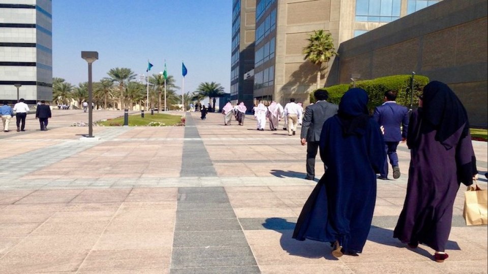 حقيقة إجازة عيد العمال في السعودية.. هل يحصل الموظفون على عطلة رسمية؟