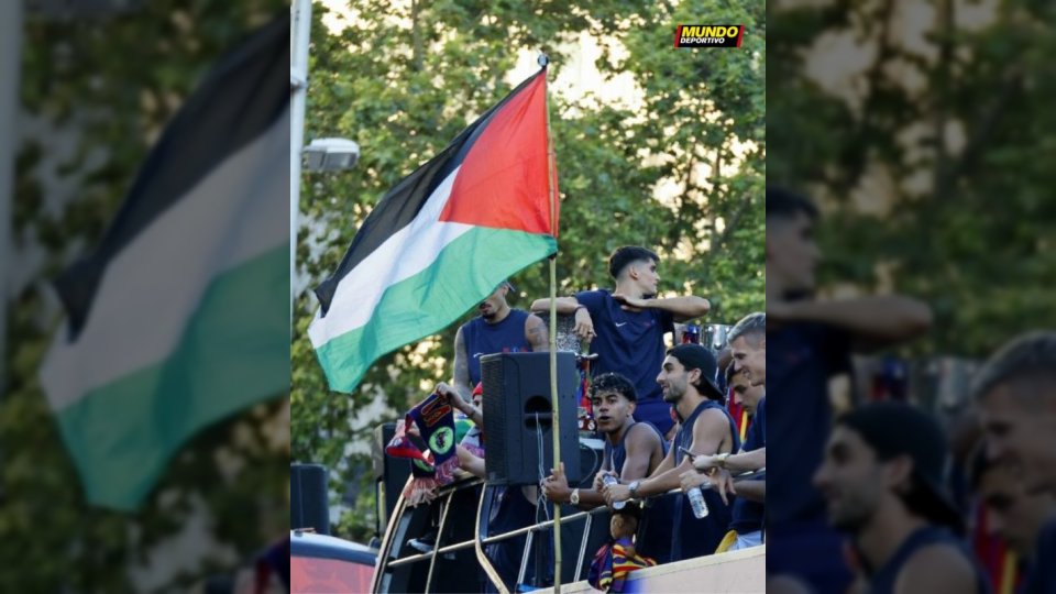 شاهد فيديو لامين يامال يرفع علم فلسطين في احتفالات برشلونة بالليغا