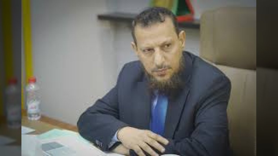 محافظ عدن عبدالرحمن شيخ يبحث دعم التدريب والتطوير المؤسسي مع السفير الأمريكي