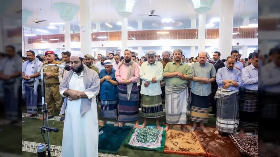 صلاة عيد الأضحى في عدن بحضور الصبيحي والعليمي والزنداني