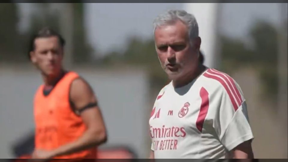 جوزيه مورينيو يقود مران ريال مدريد الأول استعداداً للموسم الجديد 2026-2027