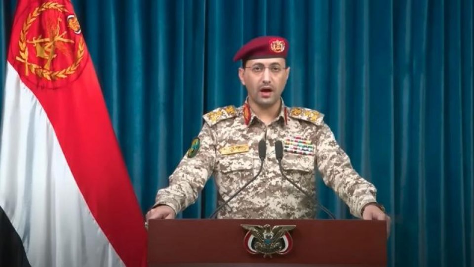 يحيى سريع يعلن انتهاء خفض التصعيد ويتهم السعودية باستهداف مطار صنعاء