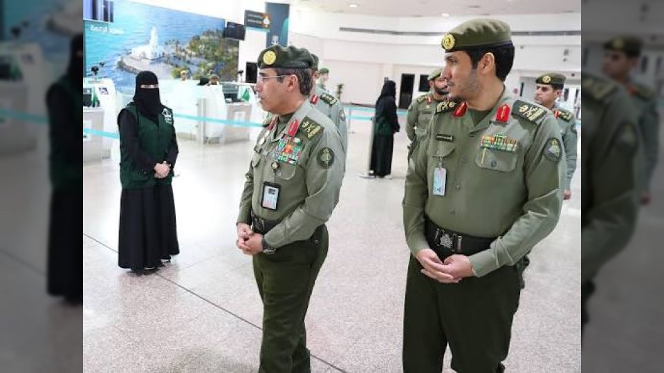 تغيير حالة العامل إلى "خرج ولم يعد".. الجوازات السعودية تحسم الجدل حول انتهاء التأشيرة