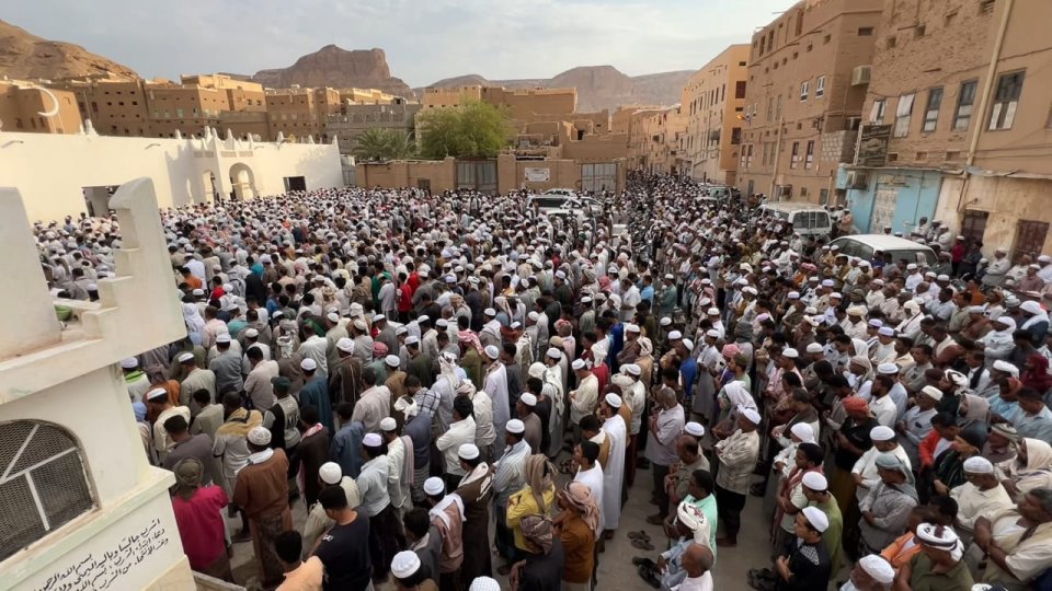 جنازة مهيبة للشيخ علي بكير باغيثان في حضرموت بمشاركة رسمية وشعبية واسعة