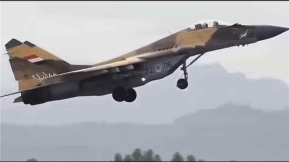 مقاتلة F-5F Tiger II تظهر في مشاهد قصف مطار صنعاء
