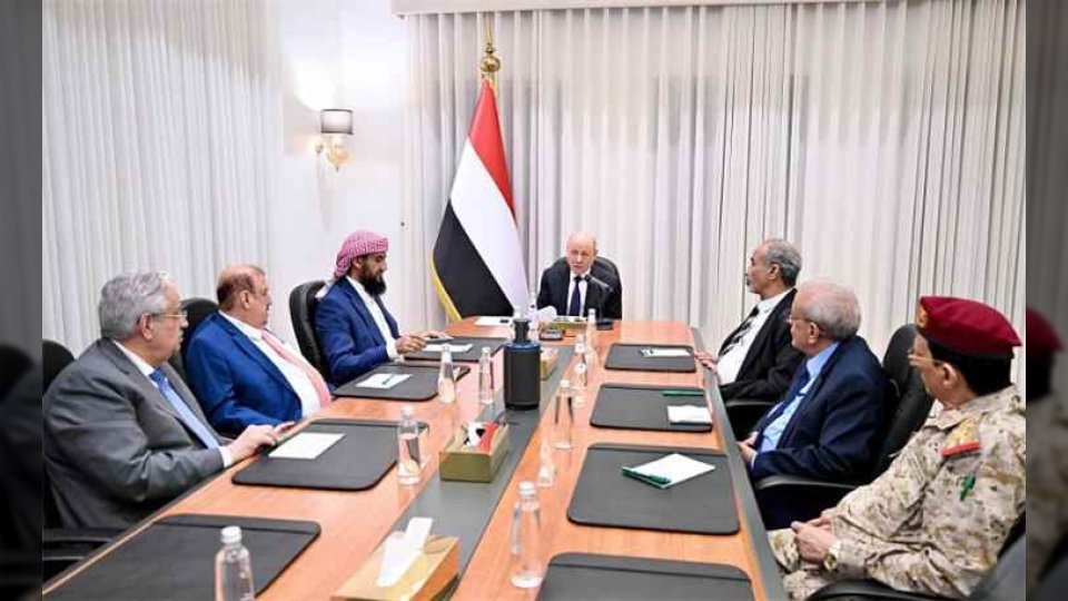 اجتماع طارئ لمجلس الدفاع اليمني بالرياض رداً على تهديدات الحوثي للملاحة السعودية