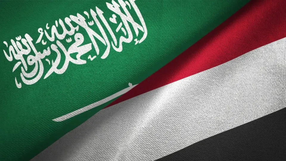 الحكومة اليمنية تدين استهداف الحوثيين لسفينة سعودية في البحر الأحمر