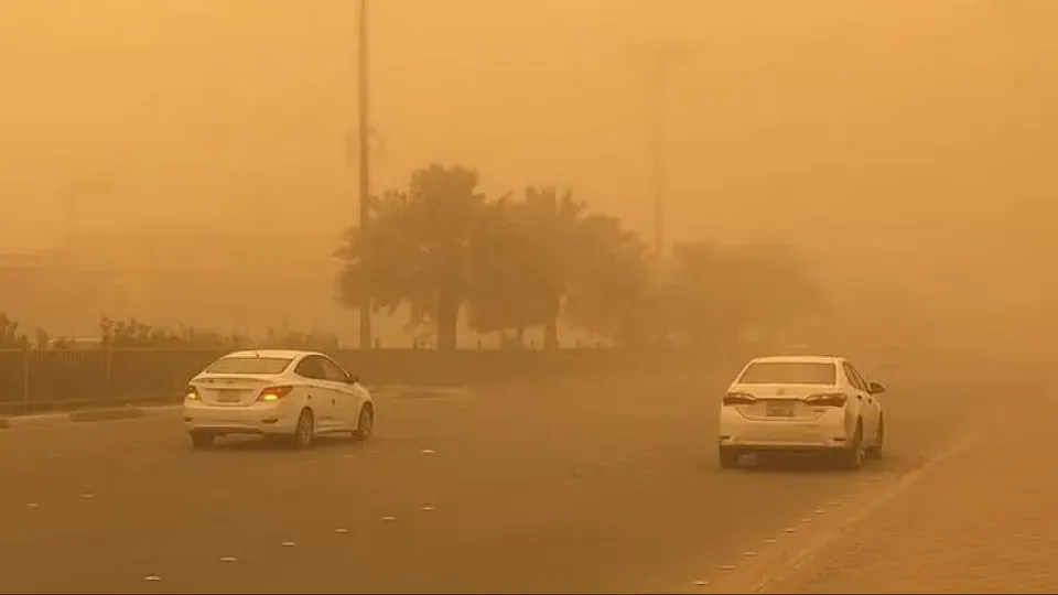 طقس السعودية.. العوالق الترابية تهدد الباحة وتخفض الرؤية إلى 3 كيلومترات