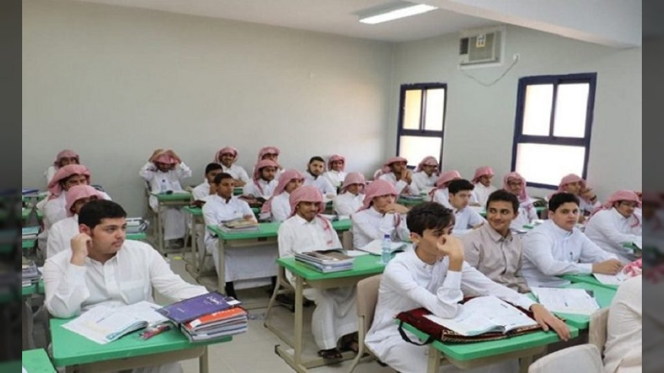 عودة الطلاب للمدارس غداً.. استعدادات مكثفة في السعودية لانطلاق العام الدراسي الجديد