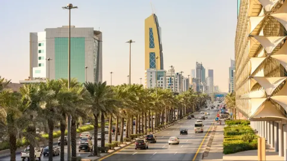 السعودية تبدأ تطبيق نظام الـ90 يوماً للمركبات الخليجية: ضوابط جديدة ومهلة تصحيحية حتى نوفمبر