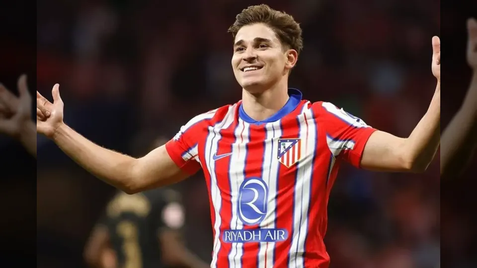 أتلتيكو مدريد يحسم مصير جوليان ألفاريز ويغلق أبواب التفاوض مع برشلونة نهائياً