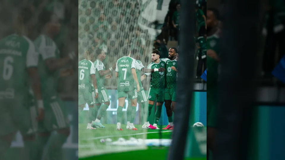 الأهلي يدهس الرياض بخماسية نظيفة ويرتقي للمركز الرابع