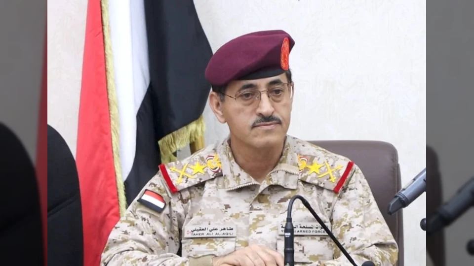 وزير الدفاع طاهر العقيلي يصل عدن بعد جولة الضالع متجاوزاً محاولات إعاقته